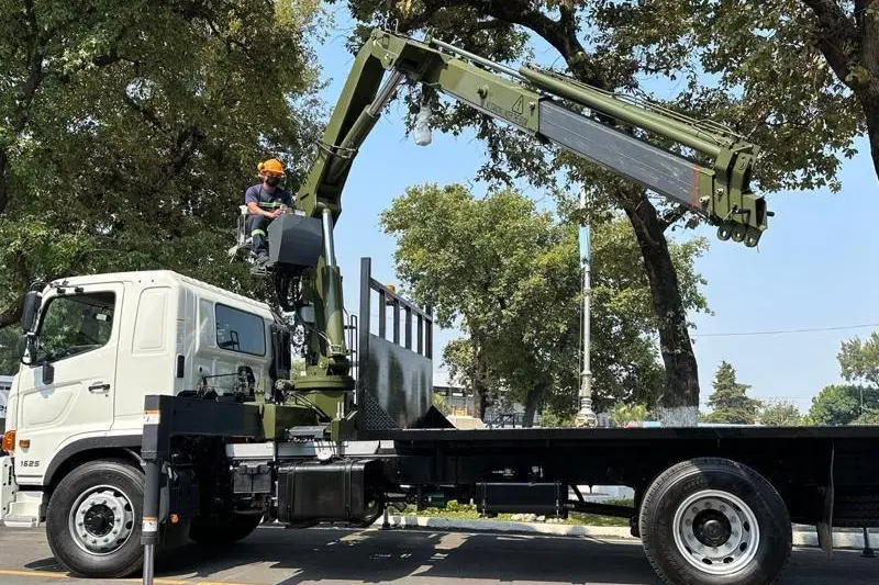 8-Ton Knuckle Boom Crane Body