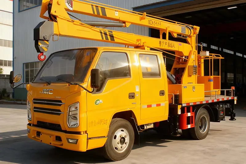 중형 굴절식 붐 작업 트럭